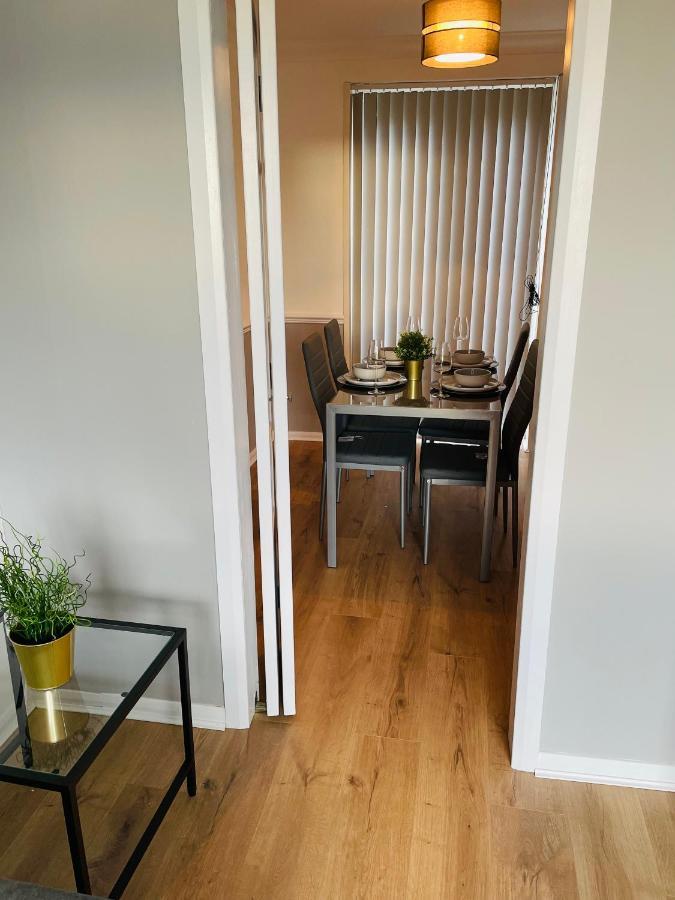 Wolverhampton Large 3 Bedrooms 5 Bed House Perfect For Short & Long Stays Contractors Business Nhs Insurance 1 Bathroom And Separate Wc Private Garden Driveway For 2 Large Vehicles Close To City Centre M6 M54 And Walsall Willenhall Cannock Property Buitenkant foto